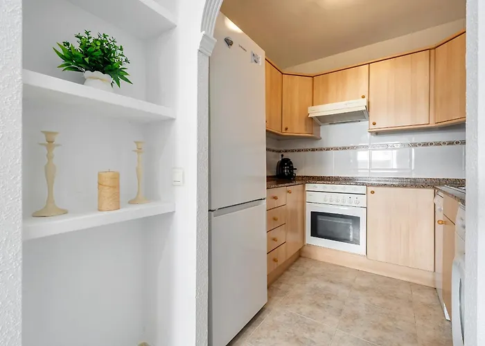 Hauzify I Aventura Apartament *